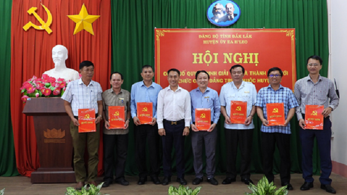 Huyện ủy Ea H’Leo công bố Quyết định giải thể, thành lập tổ chức cơ sở Đảng trực thuộc